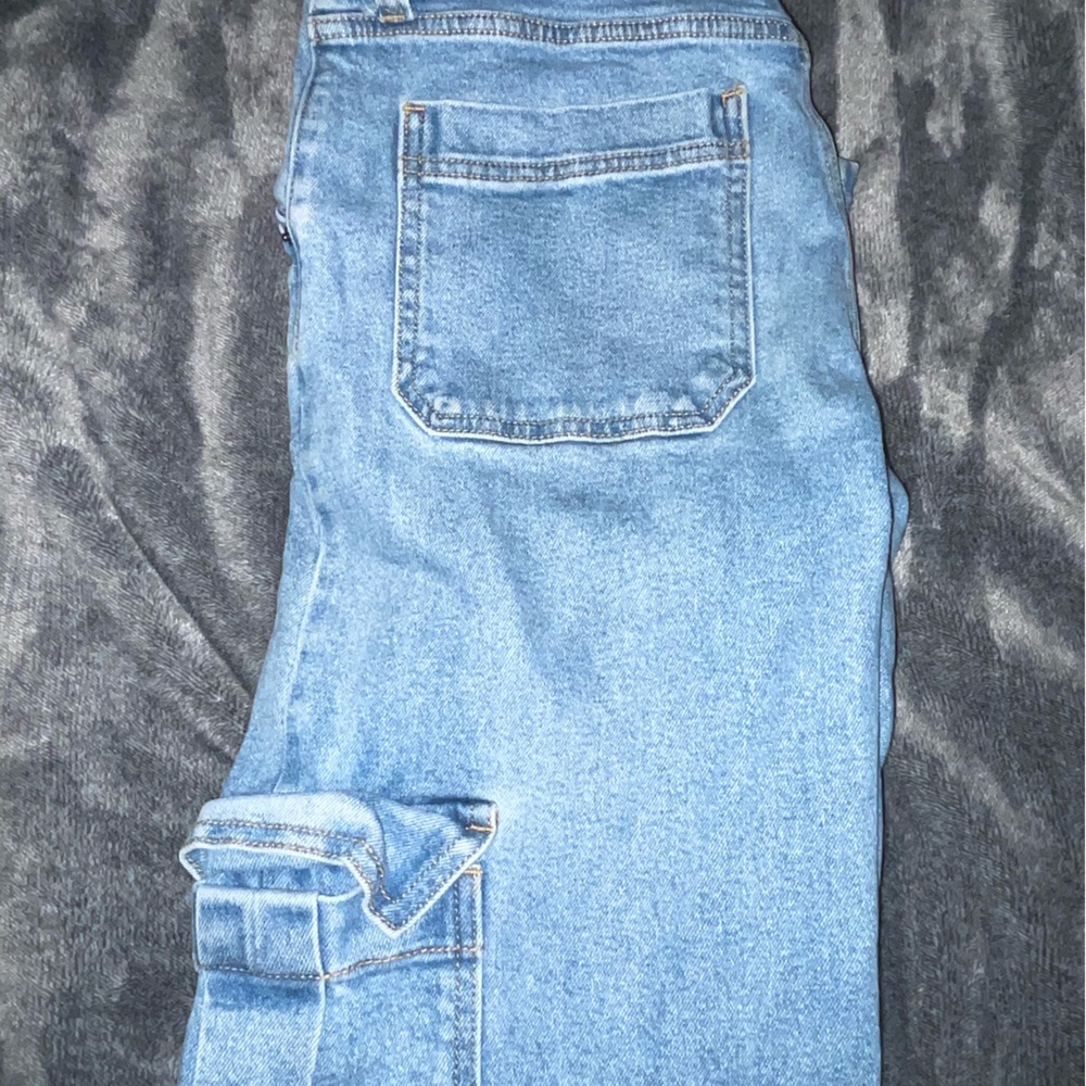 Women’s Straight Leg Cargo Jeans